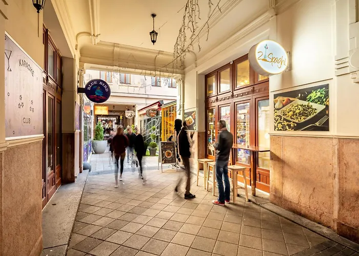 Super Central - Very Lively Area - In Gozsdu